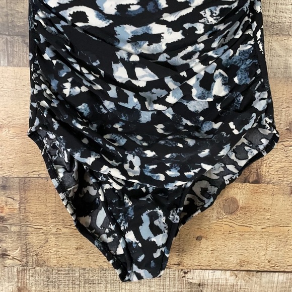 Magicsuit leopard print ruched cutout one piece swimsuit Size 4 6 - Picture 5 of 12